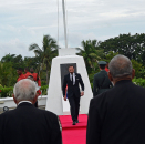 Kronprins Haakon la ned krans ved Fijis nasjonale krigsminnesmerke. Foto: Sven Gj. Gjeruldsen, Det kongelige hoff